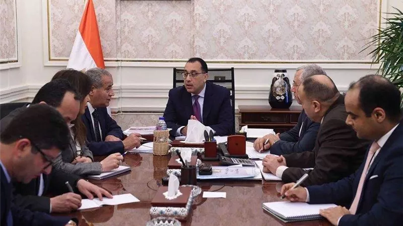 رئيس الوزراء يستعرض المخزون الاحتياطي للسلع الأساسية