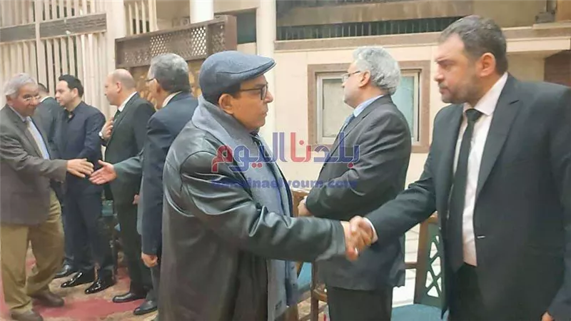 بالصور.. سمير صبري ومصطفى قمر في عزاء سامح العجمي