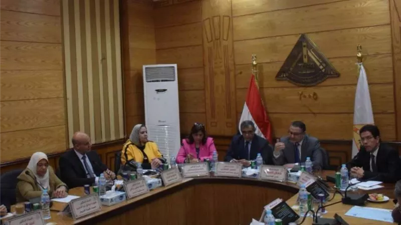 مجموعات عمل وطوارئ لمواجهة فيروس كورونا بجامعة بنها