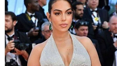 بفستان فضي لامع.. جورجينا روديجيز تخطف أنظار الحضور في مهرجان كان السينمائي