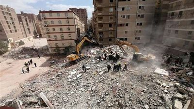 انهيار مطعم ومحاصرة أشخاص تحت الأنقاض ببغداد
