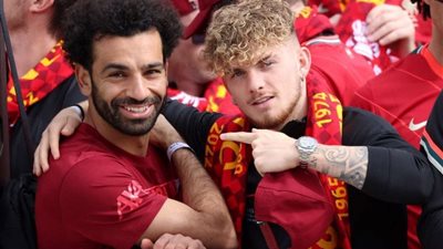 ليفربول يحتفل بكأسي إنجلترا في حافلة مكشوفة  | صور