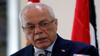 أبو مازن ينعي وفاة أمين عام الرئاسة الفلسطينية 