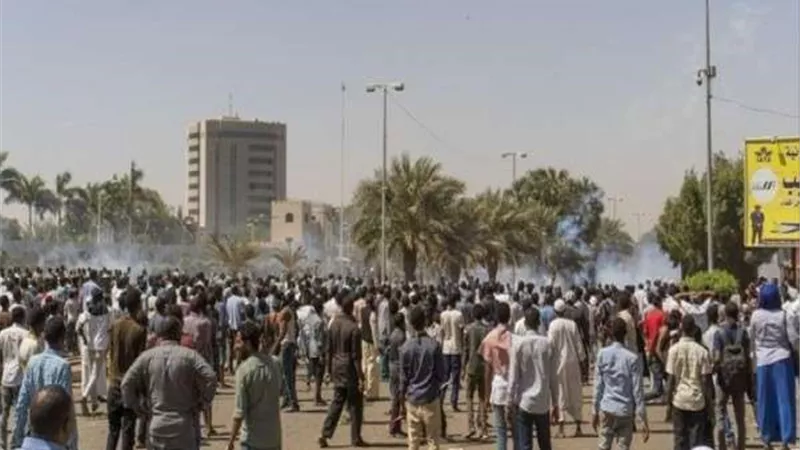 بعد مقتل اثنين من المتظاهرين..بيرتيس حان الوقت لوقف العنف بالخرطوم
