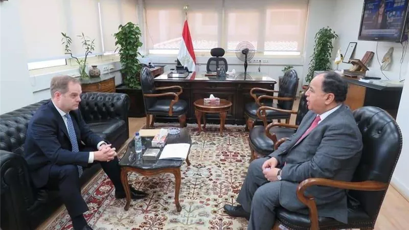 تفاصيل اجتماع وزير المالية والسفير البريطاني بالقاهرة