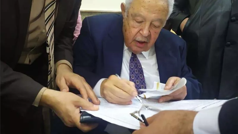رسميًا.. رجائي عطية نقيبًا للمحامين