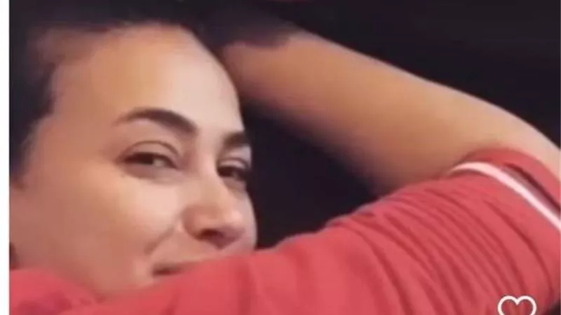 بطريقتها الخاصة هند صبري تحتفل بعيد ميلاد والدتها.. فيديو