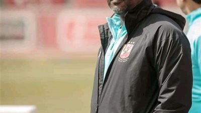 نهائي أفريقيا  .. المدير الفنى للوداد يصافح موسيمانى وبدر بانون