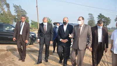 وزير الري يتفقد مشروعات الري الحديث وتأهيل المساقى بالقليوبية