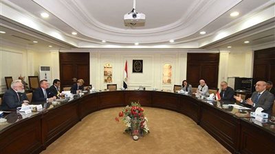 وزير الإسكان ومحافظ مطروح يتابعان مخططات تطوير أراضي الساحل الشمالي
