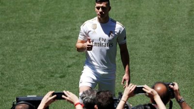 يوفيتش مهاجم ريال مدريد يتخطى العزل الصحي