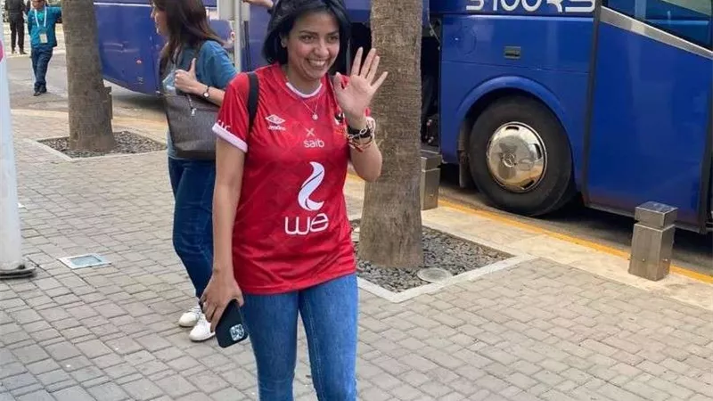 نهائي أفريقيا  .. الفنانة سهر الصايغ تدعم الأهلي من ملعب محمد الخامس بالمغرب