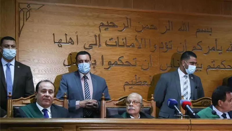 المؤبد لـ 25 متهمًا والسجن 10 سنوات لـ7 متهمين في 