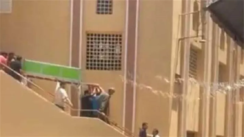 الأب: شقى عمري راح.. مشاهد مؤثرة من جنازة أطفال الدقهلية