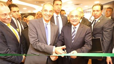 وزيرا العدل والاتصالات وتكنولوجيا المعلومات يشهدان افتتاح أول فرع توثيق مسائي داخل فرع شركة اتصالات مصر