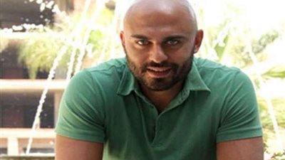 أحمد صلاح حسني يتحدى أحمد عز ويتكفل برعاية 50 أسرة (فيديو)