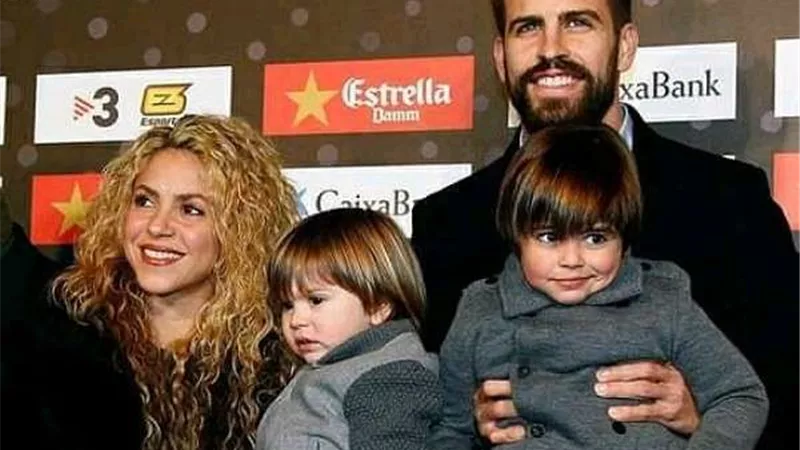 شاكيرا تنفصل عن نجم برشلونة بيكيه بعد خيانته