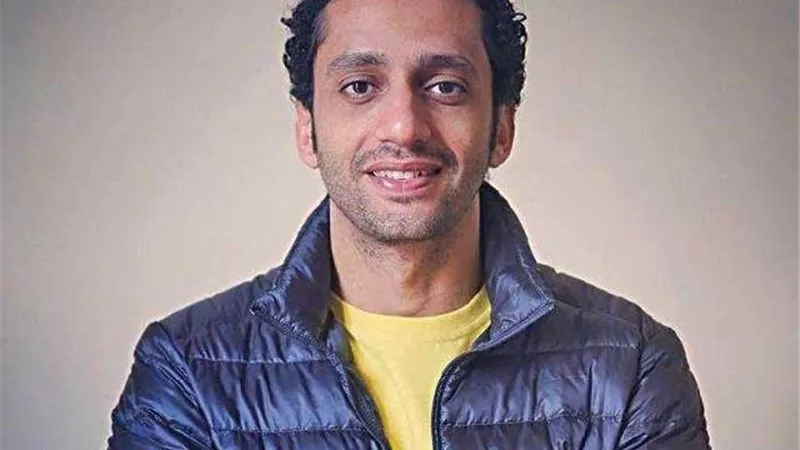 رحلة العمر.. محمد حاتم يسافر إلى فرنسا لهذا السبب