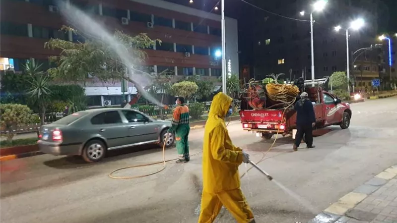 حملة لتطهير شوارع مدينة بنها لمواجهة كورونا