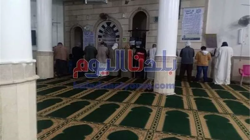 مسجد ببني سويف يخالف قرار الغلق ويقيم 