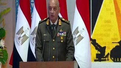 وزير الدفاع يتفقد إحدى ورش الأسلحة الرئيسية ويفتتح مركزاً للتطوير