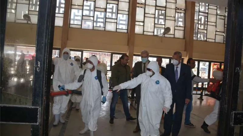 محافظ القليوبية يشرف على أعمال تطهير محطة قطار بنها