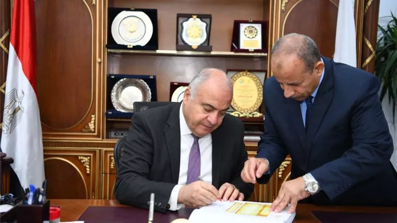 محافظ قنا يعتمد نتيجة الشهادة الإعدادية بنسبة نجاح 73.6% ويجرى اتصالا هاتفيا بالعشرة الأوائل