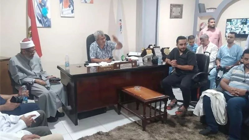 نجاح قافلة الأزهر بقنا العام في الكشف علي 1443 مواطن في اليوم الأول