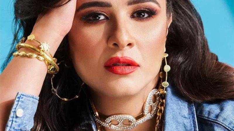 نشر وحذف.. صراع ياسمين عبد العزيز وشقيقها حديث السوشيال