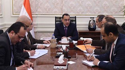 رئيس الوزراء يتواصل مع المحافظين للاطمئنان على توافر السلع وتطبيق قرارات الحظر