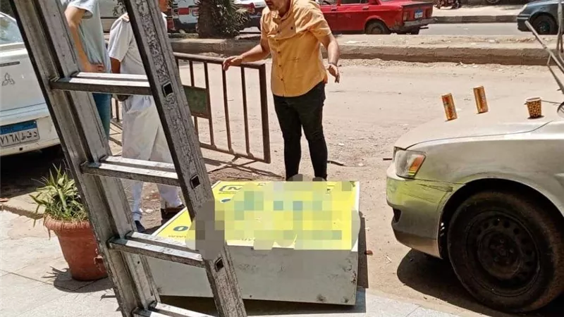 إزالة عدد من الاعلانات المخالفة بنطاق الوحدات المحلية  لأحياء شرق وغرب المنصورة