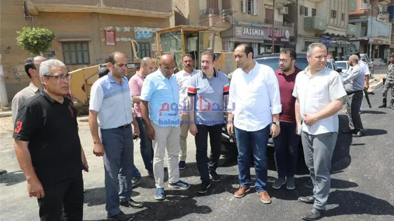 محافظ المنوفية يفحص شكاوى المواطنين خلال اللقاء اليومى ويوجه بحلها فوراً
