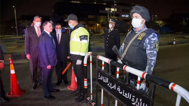 وزير الداخلية يتفقد انتشار الأمن لأعمال حظر التجول