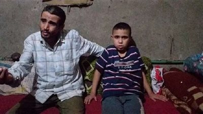كان نفسي أساعد والدي.. قصة عودة الطفل كرم لأسرته بعد 10 أشهر بسوهاج