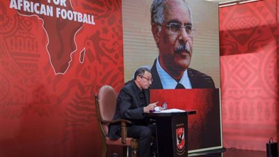 الخطيب: لماذا لم يخطر الاتحاد وزارة الرياضة بكل ما جاء في خطاب الـ«كاف»؟