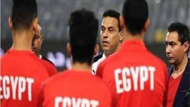 الجهاز الفني لمنتخب مصر يسلم الجمعية الخيرية تبرعات ضد فيروس كورونا