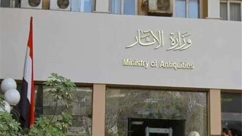 طلب إحاطة في مجلس النواب بشأن اتهام مدير متحف اللوفر بتهريب آثار مصرية