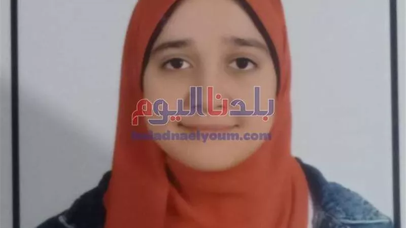 والد الأولى على الاعداداية بالمنوفية يسجد لله شكرا على التفوق