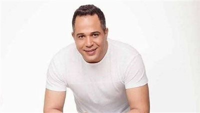 تهتك حاد.. إصابة الفنان مصطفى درويش في الساق ويطلب الدعاء