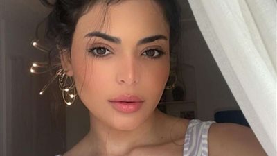 بإطلالة ملائكية ساحرة.. أسماء جلال تبهر جمهورها في أحدث ظهور