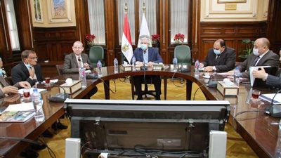 وزير الزراعة : مصر حققت الاكتفاء الذاتى من الدواجن والألبان و90% من الأسماك