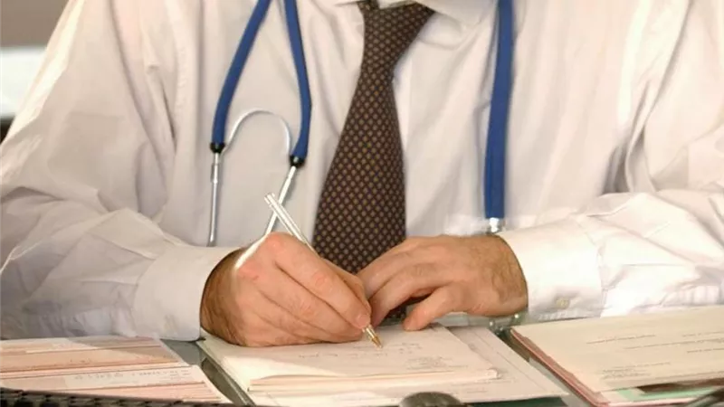 هشام الخياط : طلاب أوروبا يعزفون على الالتحاق بكليات الطب .. فيديو
