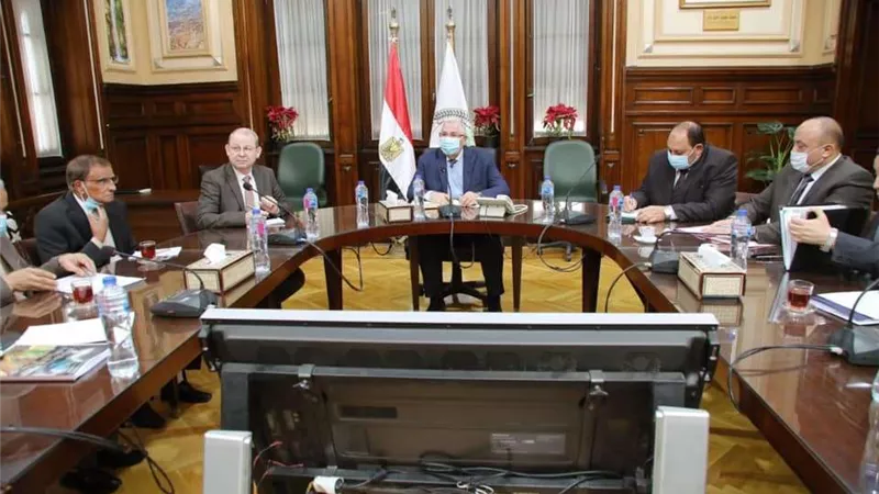وزير الزراعة : مصر حققت الاكتفاء الذاتى من الدواجن والألبان و90% من الأسماك