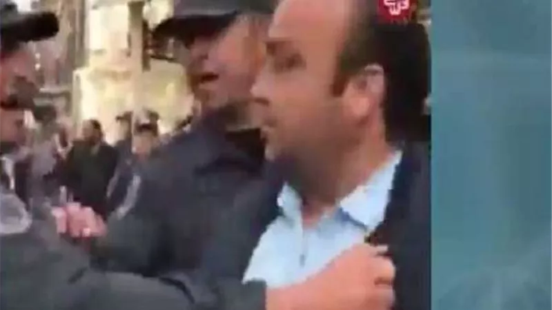 بالصور..  شرطة أردوغان تعتدي على المسنين في الشوارع