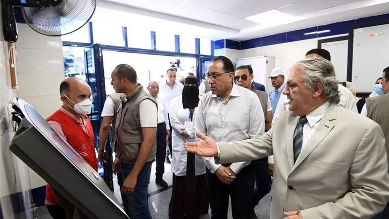 رئيس الوزراء يبدأ زيارته للمنطقة الاقتصادية شرق بورسعيد