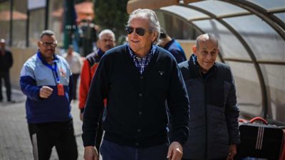 مدافع الأهلي السابق: جوزيه كان يشعر بالغيرة من الصقر.. وعاشور لن يلعب للزمالك
