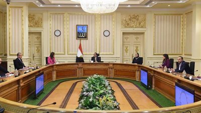 رئيس الوزراء يستعرض مؤشرات التعداد الاقتصادي الخامس
