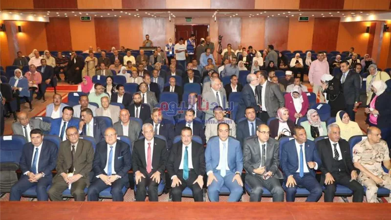 محافظ المنوفية يسلم أجهزة  منزلية ومساعدات  مالية  لـ 25 عروس مقبلات  علي الزواج