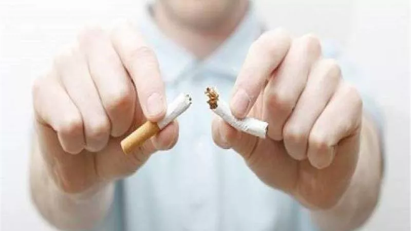 بسبب كورونا.. الصحة العالمية تبعث رسالة هامة للمدخنين