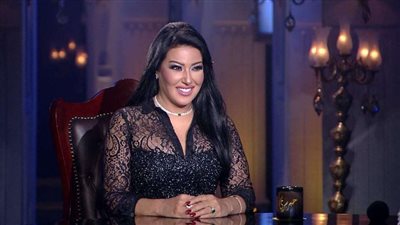 سمية الخشاب تغازل نفسها بهذه الطريقة
